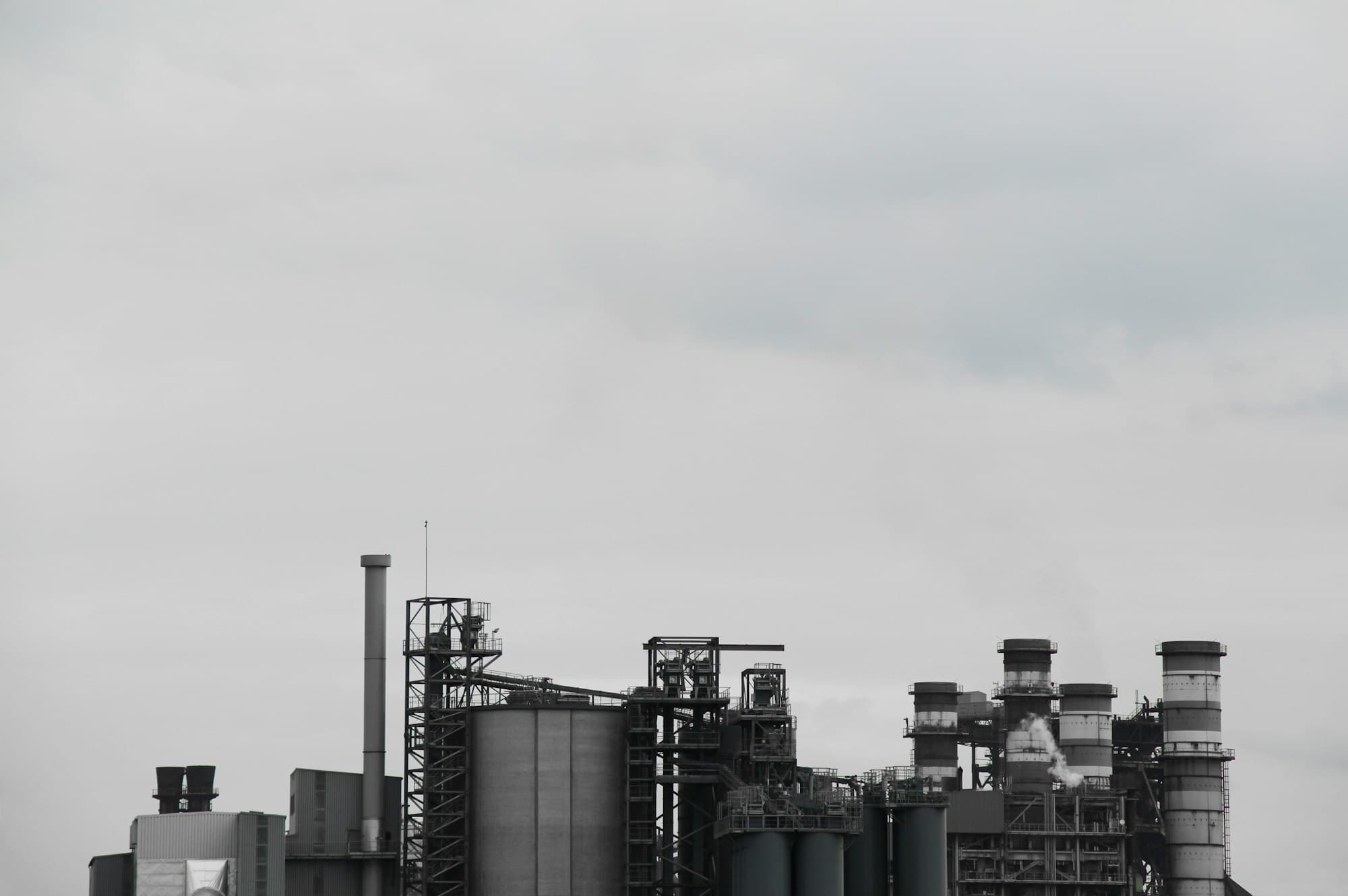 Beton läuft aus der Anlage